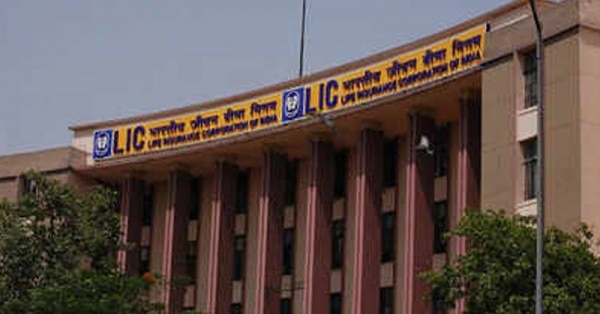 एलआईसी भारत की सबसे बड़ी बीमा कंपनी है.