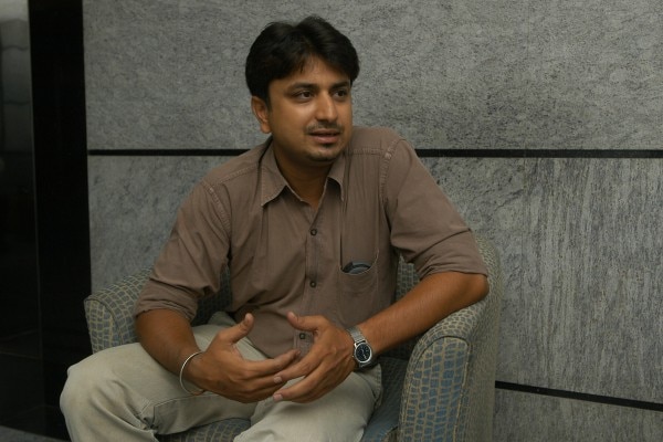 लोकेश कपूर का एक आरोप ये भी था कि अलका कोर्ट के आदेश के बावजूद बेटे से मिलने नहीं देती.