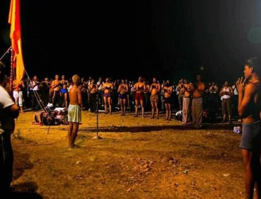 संभाजी भिड़े के हिंदूत्ववादी शिविरों में ख़ूब भीड़ लगती है