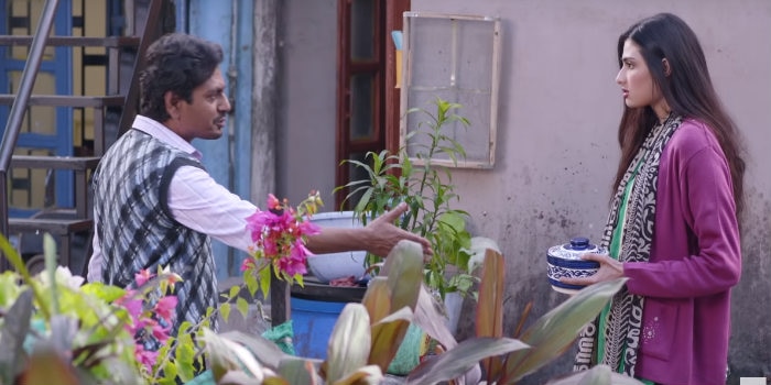 अनीता को जब पता चलता है कि पुष्पिंदर त्यागी की नौकरी दुबई में है, वो उससे शादी के लिए तैयार हो जाती है.