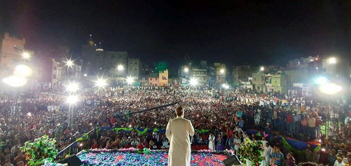 बिहार में किशनगंज विधानसभा सीट पर हुए उपचुनाव में भी AIMIM को जीत मिली है. इस तस्वीर में ओवैसी एक सभा को संबोधित करते हुए नज़र आ रहे हैं (फोटो: PTI)