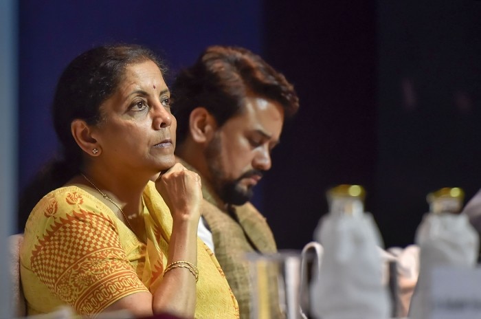 वित्त मंत्री निर्मला सीतरमण और वित्त राज्य मंत्री अनुराग ठाकुर.