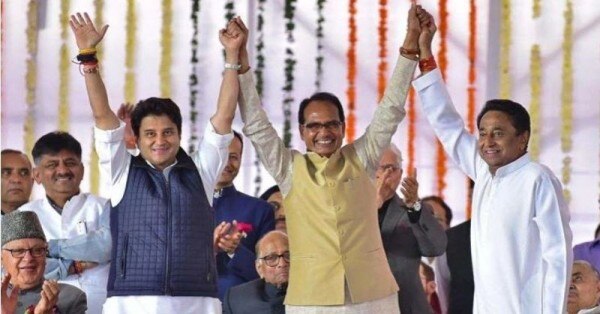 ये तस्वीर कांग्रेस सरकार बनने के समय की है.(Photo: Reuters file) ये तस्वीर कांग्रेस सरकार बनने के समय की है. (Photo: Reuters file)