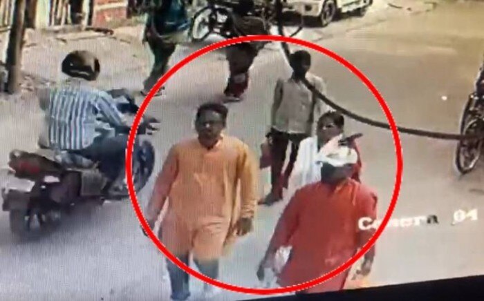 अभियुक्तों की सीसीटीवी फुटेज से ली गई तस्वीर.