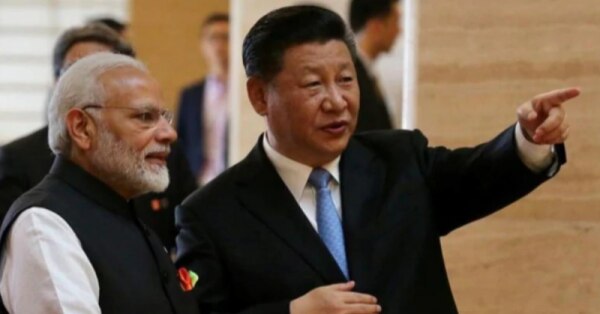 पीएम मोदी के साथ शी जिनपिंग.