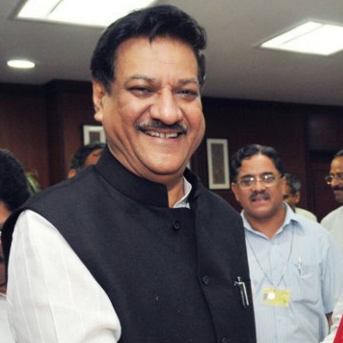 तत्कालीन मुख्यमंत्री पृथ्वीराज चव्हान.