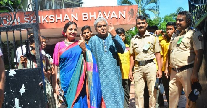 ज़ावेद अख्तर के साथ वोट डालने पहुंची शबना आज़मी.