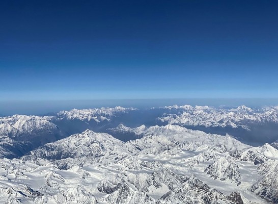 सियाचिन ग्लेशियर का तापमान -60 डिग्री सेल्सियस तक चला जाता है, लेकिन हमारे जवान ऐसे माहौल में भी तैनात रहते हैं.