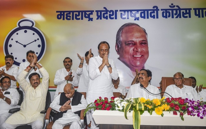 पहले NCP के सदन के नेता चुने गए थे अजित पवार.