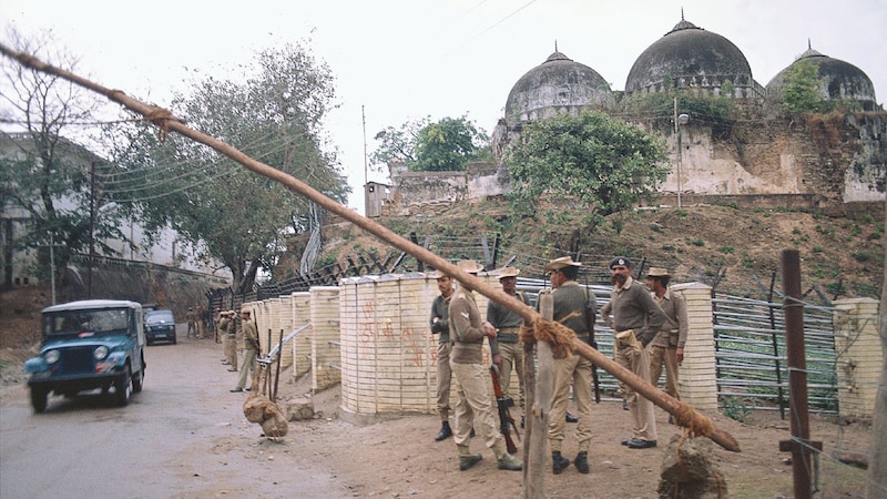 सुप्रीम कोर्ट का फैसला: विवादित ज़मीन रामलला को, मुस्लिम पक्ष को कहीं और मिलेगी ज़मीन - Ayodhya: Supreme Court verdict on Ram Mandir and Babri Masjid dispute
