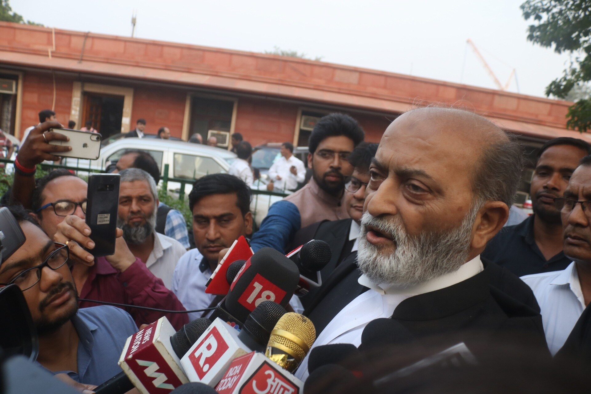 New Delhi: All India Babri Masjid Action Committee (aibmac) Convener And Sunni Waqf Board's Advocate Zafaryab Jilani Talks To The Media Outside The Supreme Court After The Hearing In Ayodhya Title Dispute Case Came To An End, In New Delhi On Oct 16, 2019. After 40 Days Of Hearing, The Supreme Court On Wednesday Reserved The Judgement In The 70 Year Old Politically Vexing Ayodhya Title Dispute. The Court Now Has Asked Counsel From Both Sides To Submit Their Written Submissions On The Moulding Of Relief In The Matter. (photo: Ians)