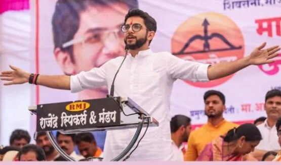 एक बारगी लग रहा था कि आदित्य ठाकरे को ही कहीं सिंहासन ना मिल जाए, लेकिन ठाकरे की बात बनी नहीं और आख़िरकार बात बिगड़ते बिगड़ते बिगड़ ही गई