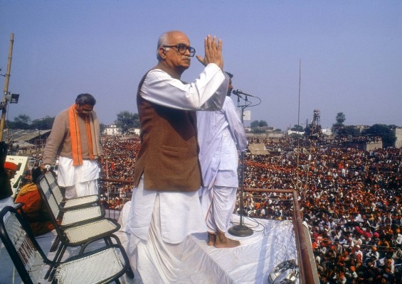 एफआईआर नंबर 198 में लाल कृष्ण आडवाणी, मुरली मनोहर जोशी, उमा भारती, अशोक सिंघल, विष्णु हरि डालमिया, गिरिराज किशोर, विनय कटियार और साध्वी ऋतंभरा के नाम थे.