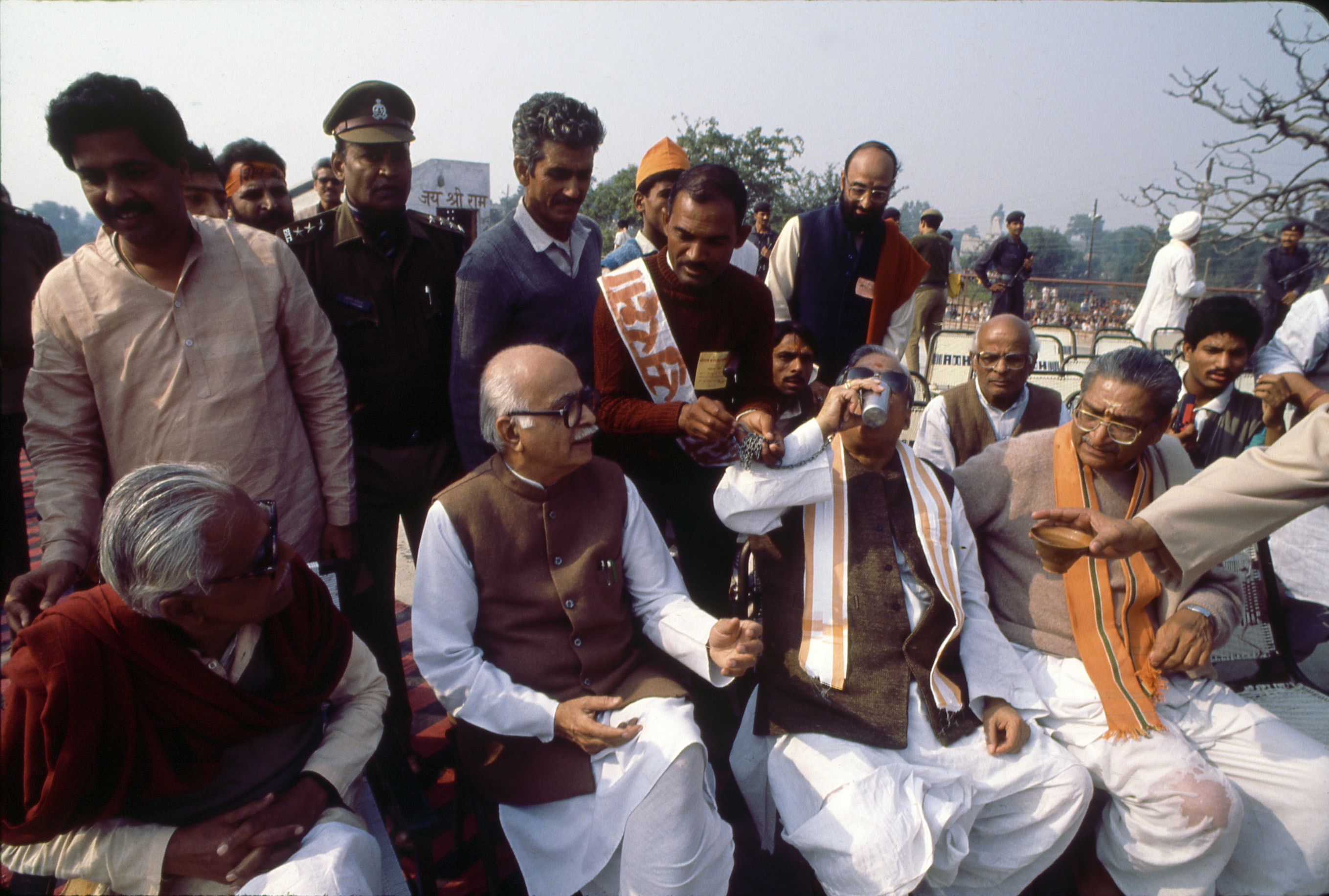 आडवाणी, जोशी और अशोक सिंघल : राम मंदिर आंदोलन को इस मोड़ तक लेकर आने में इन तीन नेताओं का प्रमुखता से लिया जाता रहा है. आडवाणी, जोशी और अशोक सिंघल : राम मंदिर आंदोलन को इस मोड़ तक लेकर आने में इन तीन नेताओं का प्रमुखता से लिया जाता रहा है.