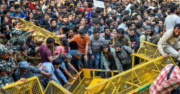 Jnu Barricade