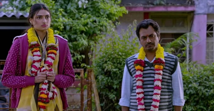 फिल्म ‘मोतीचूर चकनाचूर’ के एक सीन में नवाज़ुद्दीन सिद्दीकी और अथिया शेट्टी.
