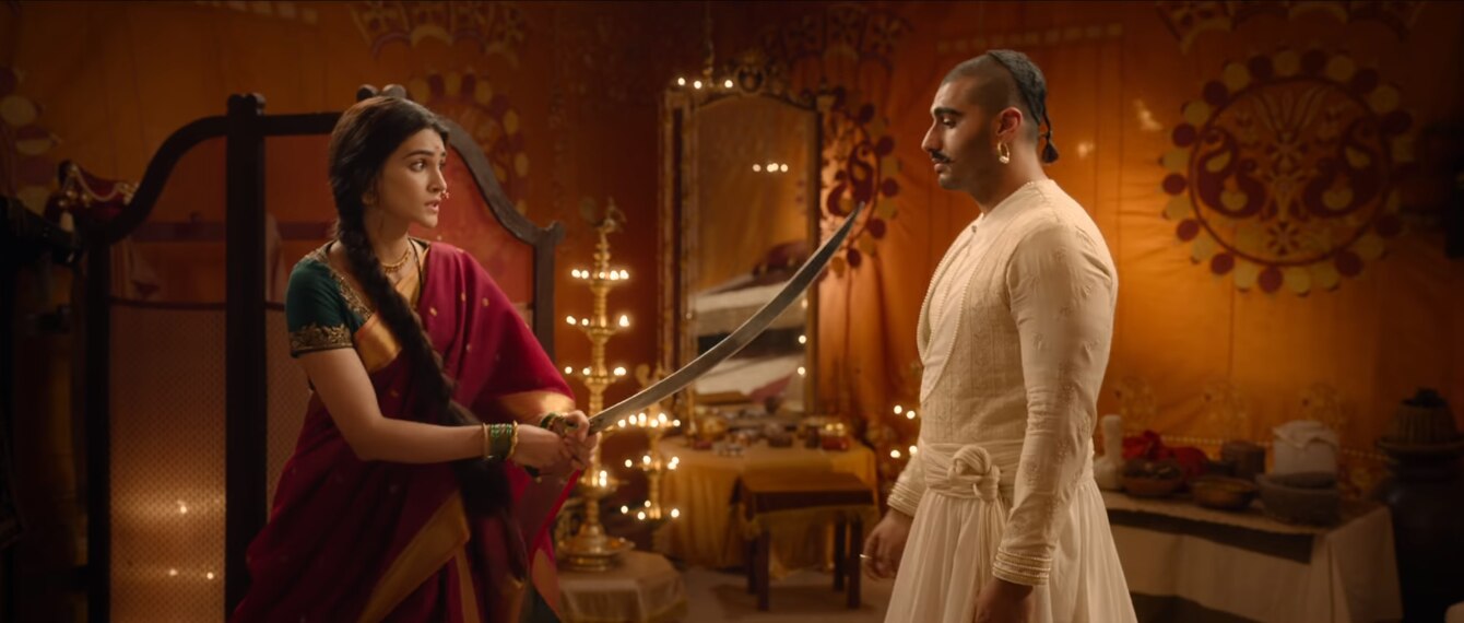 अपनी पत्नी पार्वती बाई के साथ सदाशिव राव. फिल्म में पार्वती बाई का रोल कृति सैनन ने किया है.