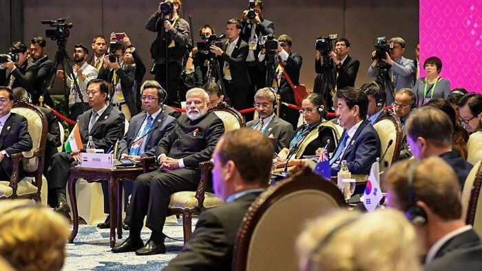 मोदी ने महात्मा गांधी का भी ज़िक्र किया. गांधी जी के जंतर और अपनी अंतरात्मा के कारण यह फैसला लेने की बात कही थी.