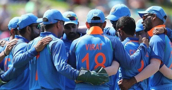 वनडे जर्सी में मैदान पर मौजूद भारतीय क्रिकेट टीम फोटो: भारतीय क्रिकेट फेसबुक