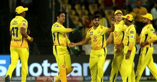 एमएस धोनी के साथ आईपीएल में चेन्नई सुपर किंग्स की टीम. फोटो: IPL Twitter एमएस धोनी के साथ आईपीएल में चेन्नई सुपर किंग्स की टीम. फोटो: IPL Twitter