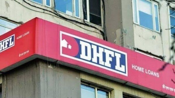 डीएचएफएल की वजह से यूपीपीसीएल कर्मचारियों के पैसों के डूबने की नौबत आ गई है.