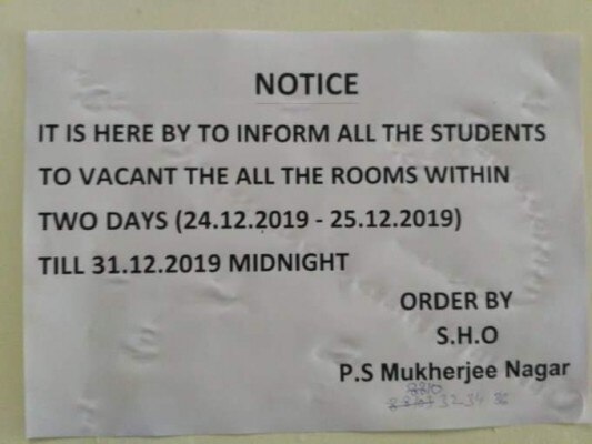 सोशल मीडिया पर चल रहा नोटिस, जिसमें दावा किया गया है कि छात्रों को कमरे खाली करने को कहा गया है. फोटो: फेसबुक