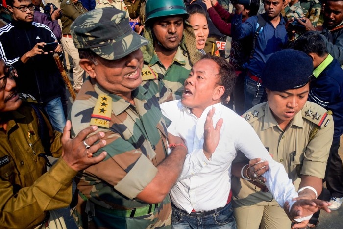 अगरतला में नागरिकता संशोधन विधेयक 2019 के ख़िलाफ हुए प्रदर्शन की तस्वीर.