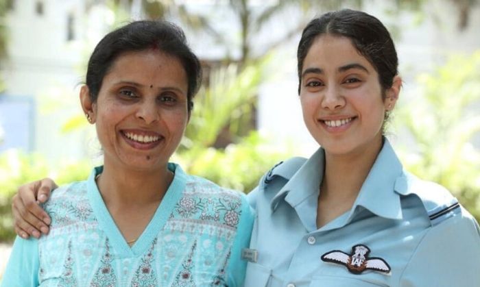 लेफ्ट में रियल लाइफ गुंजन और राईट में रील लाइफ गुंजन.