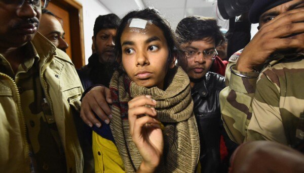 दिल्ली पुलिस की FIR में JNUSU प्रेसिडेंट आईशी घोष का नाम भी शामिल है. फोटो- PTI दिल्ली पुलिस की FIR में JNUSU प्रेसिडेंट आईशी घोष का नाम भी शामिल है. फोटो- PTI
