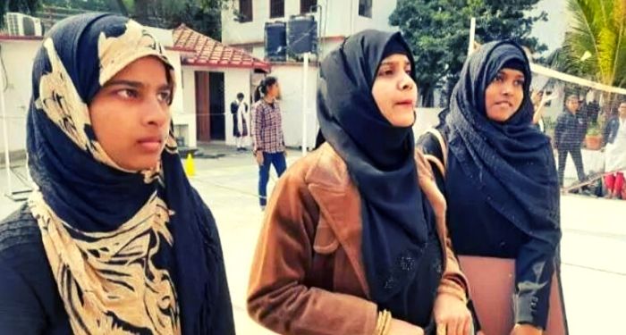 छात्राओं के विरोध के बाद प्रशासन को अपना फरमान वापस लेना पड़ा. (फोटो- इंडिया टुडे) छात्राओं के विरोध के बाद प्रशासन को अपना फरमान वापस लेना पड़ा. (फोटो- इंडिया टुडे)