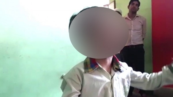 इलेक्शन के दौरान ऐसे वीडियो ख़ूब वायरल हुए जिसमें बच्चे देखने को मिलें. इलेक्शन के दौरान ऐसे वीडियो ख़ूब वायरल हुए जिसमें बच्चे देखने को मिलें.