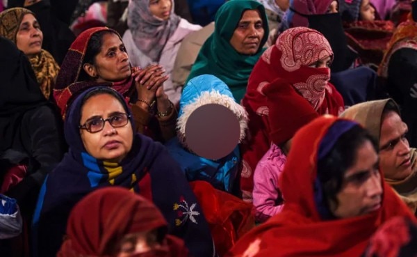 बच्चों का प्रदर्शनों में शामिल होना कितना सही? बच्चों का प्रदर्शनों में शामिल होना कितना सही?