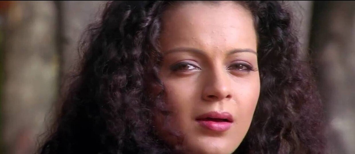 फिल्म 'गैंगस्टर' के एक सीन में कंगना रनौत. फिल्म में कंगना के साथ इमरान हाशमी और शाइनी आहूजा ने लीड रोल्स किए थे. इस फिल्म को अनुराग बासु ने डायरेक्ट किया था.