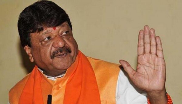 कैलाश विजयवर्गीय की एक खासियत ये भी है कि वो पोहा खाने का तरीका देखकर पता लगा लेते हैं कि बंदा किस देश का है. कैलाश विजयवर्गीय की एक खासियत ये भी है कि वो पोहा खाने का तरीका देखकर पता लगा लेते हैं कि बंदा किस देश का है.