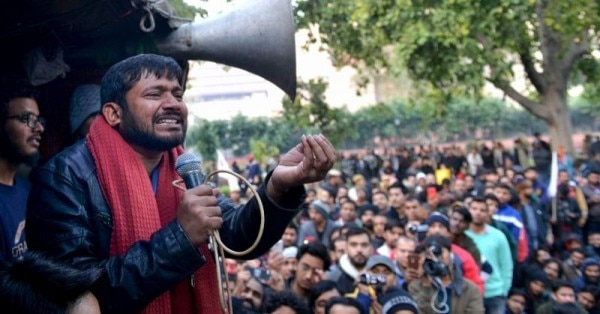 कन्हैया कुमार ने JNU में छात्रों को संबोधित किया था. उन्हें विपक्षी 'टुकड़े-टुकड़े गैंग' का सरगना बताते हैं.(फोटो: पीटीआई)