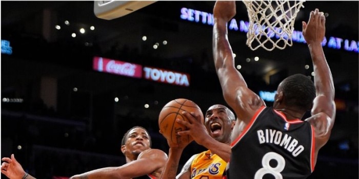LA Lakers के लिए स्कोर करते Kobe (AP फोटो) LA Lakers के लिए स्कोर करते Kobe (AP फोटो)
