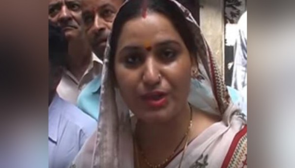 Lata Sodhi Yt 700