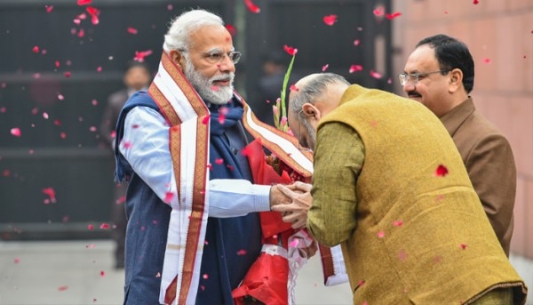पीएम मोदी सबसे लोकप्रिय बने हुए हैं. लेकिन छह महीने में उनकी लोकप्रियता में कमी आई है. फोटो- PTI पीएम मोदी सबसे लोकप्रिय बने हुए हैं. लेकिन छह महीने में उनकी लोकप्रियता में कमी आई है. फोटो- PTI
