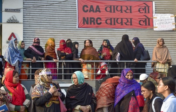 सीएए और एनआरसी के विरोध में देशभर में कई जगहों पर विरोध प्रदर्शन लंबे समय तक चले. सीएए और एनआरसी के विरोध में देशभर में कई जगहों पर विरोध प्रदर्शन लंबे समय तक चले.