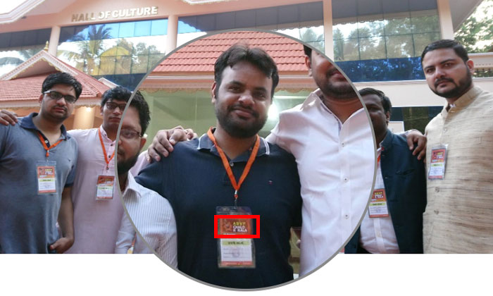 शर्वेंदर के गले में लटका ABVP का ID कार्ड.