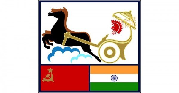 सोयुज़ T 11 का मैस्कॉट. भारत और रूस के झंडे के ऊपर आकाश की ओर जाता रथ. (सोर्स - विकिमीडिया)