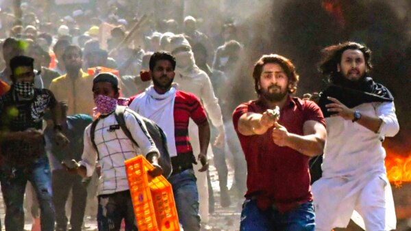 जाफराबाद इलाके में 8 राउंड ओपन फायरिंग करने वाला प्रदर्शनकारी शाहरुख. इस वक्त पुलिस की गिरफ्त में है. क्रेडिट- PTI. Caa Protest 1