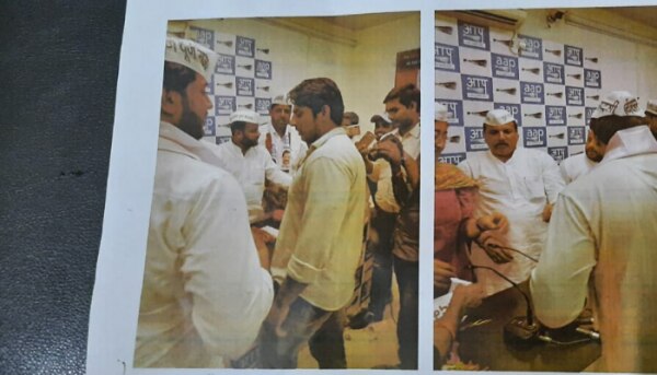 कपिल की ये फोटो भी सर्कुलेट हो रही है, जिसमें वो आप की टोपी पहनते दिख रहे हैं. Kapil2
