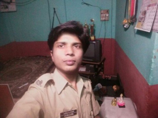 अपनी पुलिसिया वर्दी में ललित साल्वे. इनके जेंडर चेंज ने तब भी काफी सुर्खियां बटोरी थीं जब इन्हें सरकार का सपोर्ट मिला था. (तस्वीर: shethepeople) Lalit Salve Single She The People