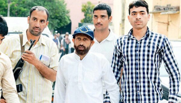 हिज़बुल मुजाहिद्दीन के लियाकत अली शाह गिरफ्तार होने के बाद. (फोटो- India Today) Liyaqat