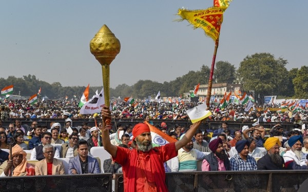 चुनाव प्रचार के दौरान अरविंद केजरीवाल ने खुद को हनुमान भक्त की तरह पेश किया. फोटो: PTI चुनाव प्रचार के दौरान अरविंद केजरीवाल ने खुद को हनुमान भक्त की तरह पेश किया. फोटो: PTI
