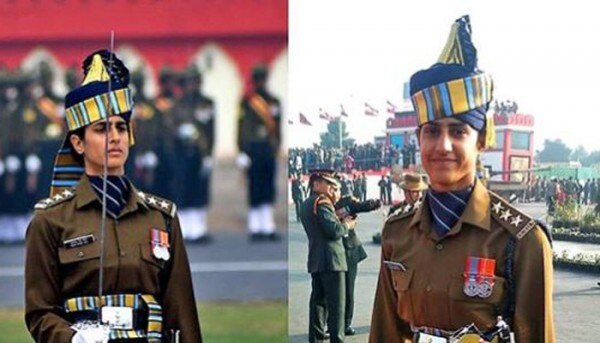 हाल में ही तान्या शेरगिल ने सेना दिवस पर आर्मी की ऑल मेल टुकड़ी को लीड किया. उनसे पहले भावना कस्तूरी ये काम कर चुकी हैं. आर्मी में महिलाओं की बढ़ती भागीदारी को हर क्षेत्र पर बढाने के लिए न सिर्फ सेना की महिला ऑफिसर्स, मगर खुद सुप्रीम कोर्ट की बेंच भी उत्सुक दिख रही है. (तस्वीर: ssbcrack) Tanya Ssb 3 700x400