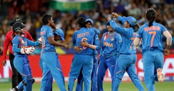 ऑस्ट्रेलिया के खिलाफ जीत के साथ भारतीय क्रिकेट टीम ने टी20 विश्वकप का आगाज़ किया है. फोटो: AP Team India Womens