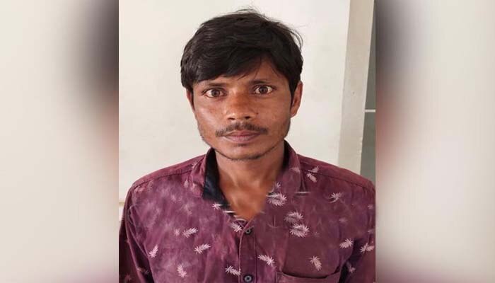 अनिल साहनी नाम का यह व्यक्ति चोरी के मकसद से घर में घुसा और सो गया. अनिल साहनी नाम का यह व्यक्ति चोरी के मकसद से घर में घुसा और सो गया.