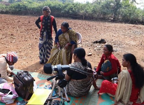 इस मोबाइल रेडियो का पहला प्रसारण 19 जनवरी को हुआ. आप इसे फेसबुक, युट्युूब और सांउड क्लाउड पर भी सुन सकते हैं. तस्वीर साभार- फेसबुक Untitled Design (1)